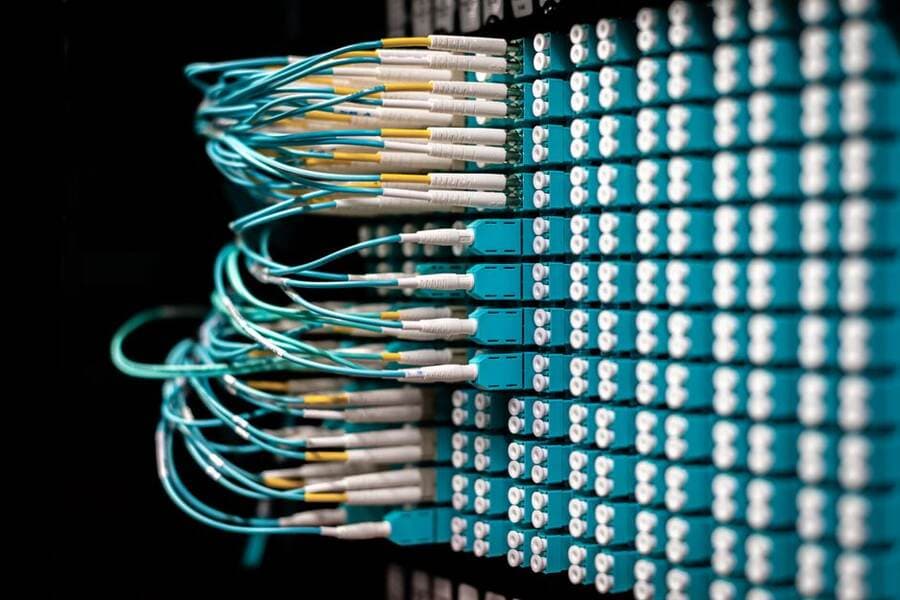 Cabos e equipamentos de armazenamento de dados Cabos e equipamentos de armazenamento de dados